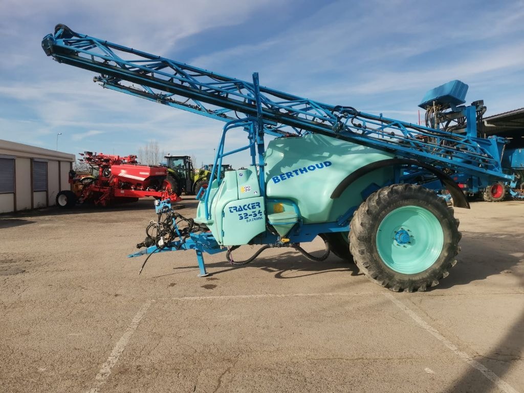Pulverisateur BERTHOUD Tracker 32-34  - photo slide 4