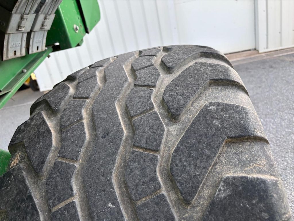 Presse balles rondes JOHN DEERE 864 MAXICUT 13 COUTEAUX - photo slide 14