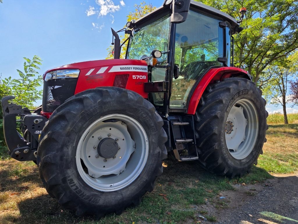 Tracteur MASSEY FERGUSON 5709 ESSENTIAL DYNA-4 - photo slide 1