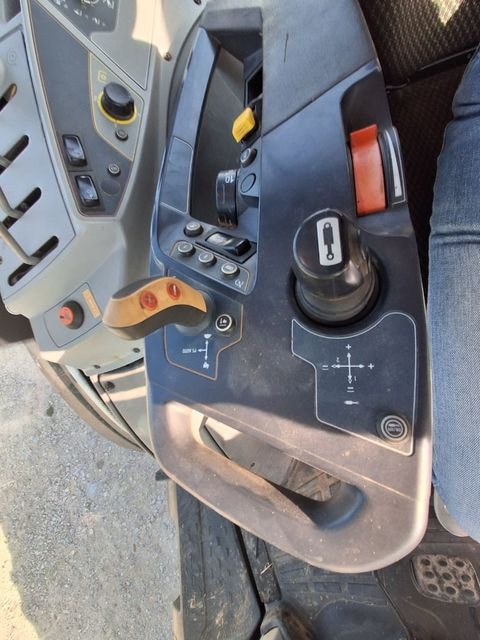 Tracteur VALTRA T144A - photo slide 18