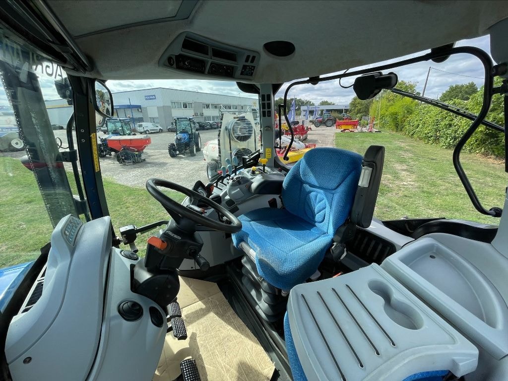 Tracteur chargeur NEW HOLLAND T6.155 - photo slide 11