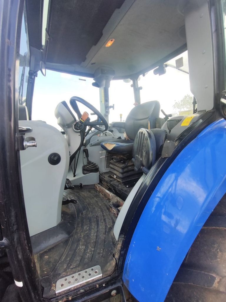 Tracteur chargeur NEW HOLLAND T4.95 - photo slide 9