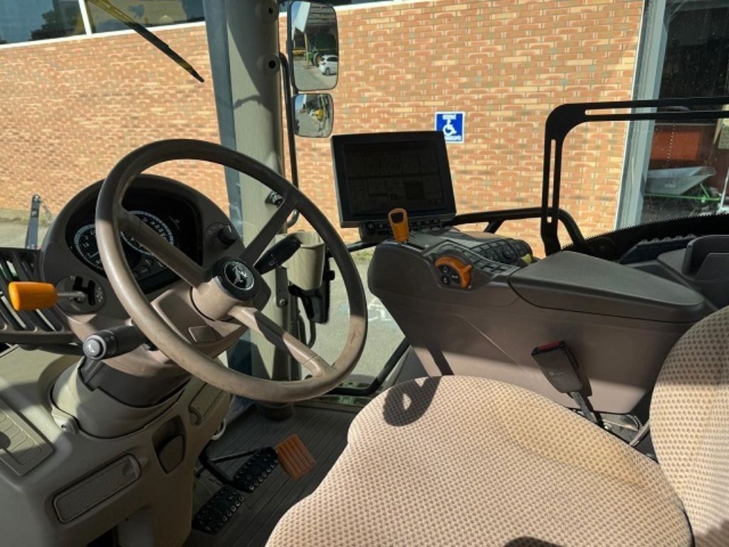 Tracteur JOHN DEERE 6120R - photo slide 9