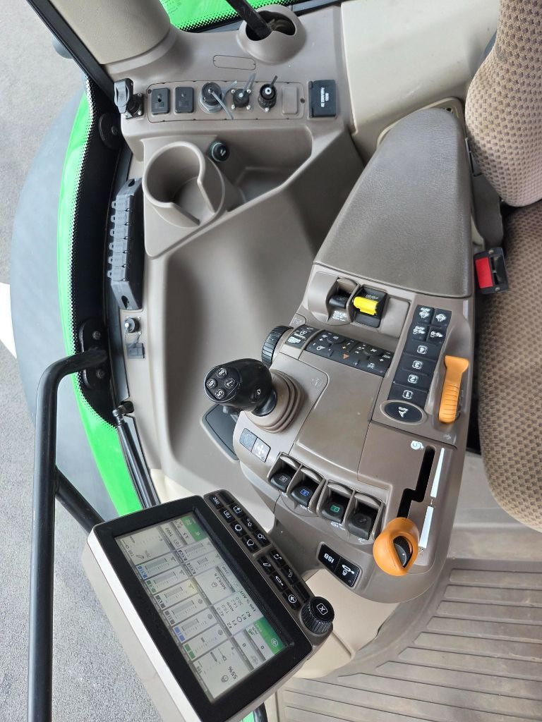 Tracteur chargeur JOHN DEERE 6145R - photo slide 21