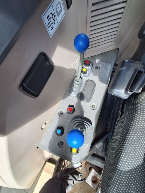 Tracteur chargeur FENDT 311 VARIO 4.4L - photo slide 18