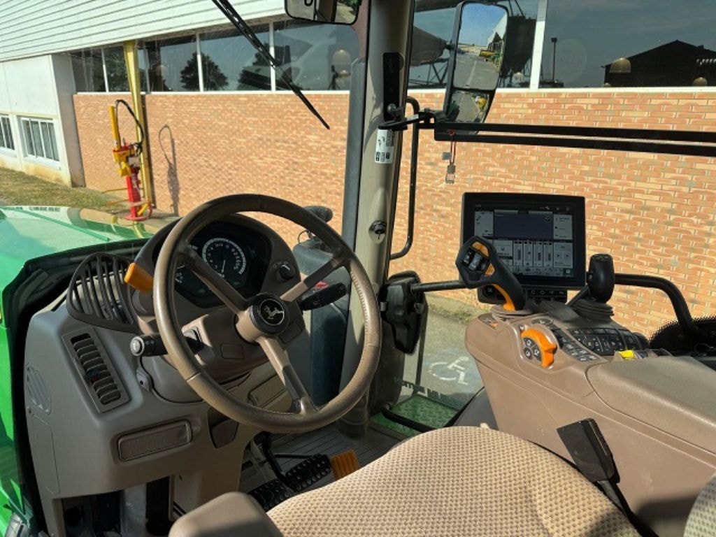 Tracteur JOHN DEERE 6250R - photo slide 10