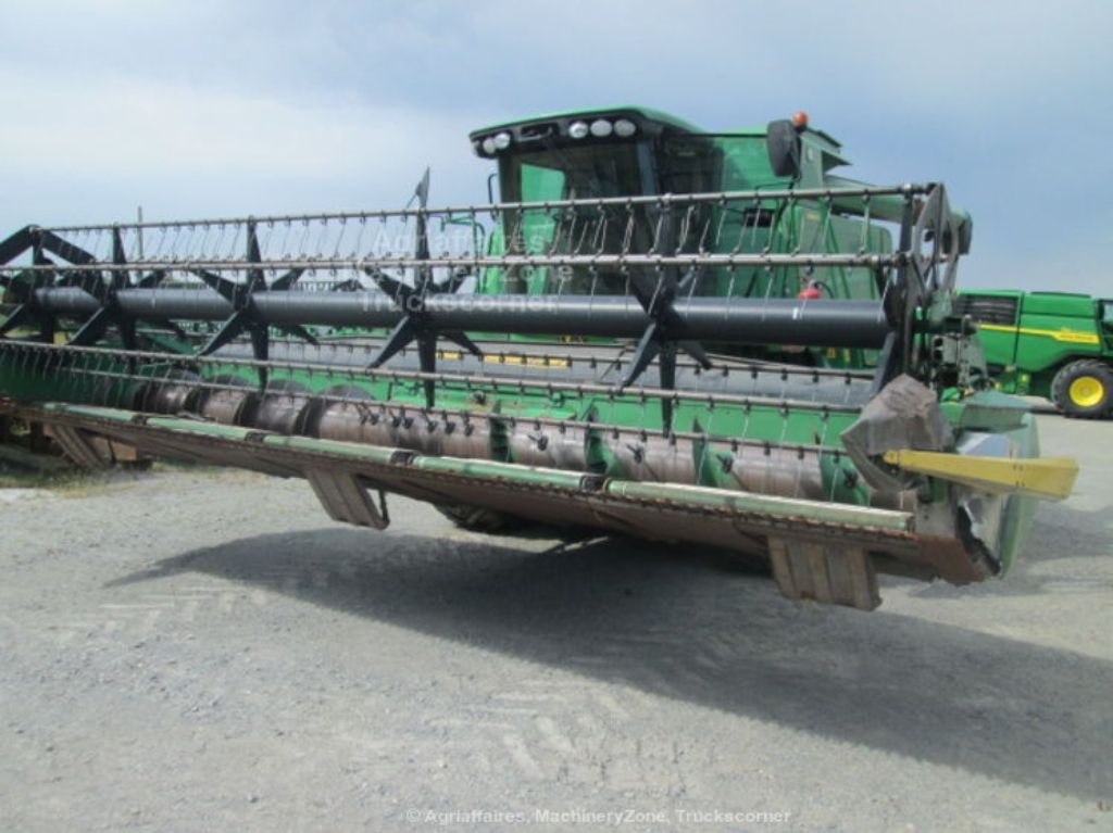 Moissonneuse JOHN DEERE T 660 - photo slide 1