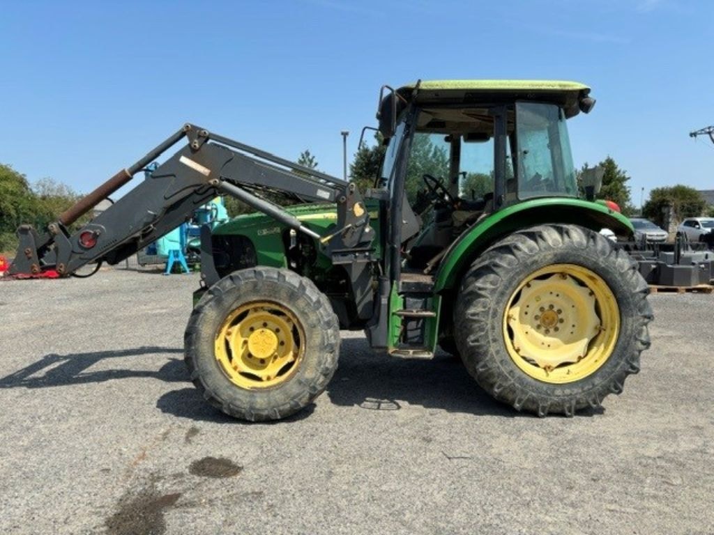 Tracteur chargeur JOHN DEERE 5820 - photo slide 1