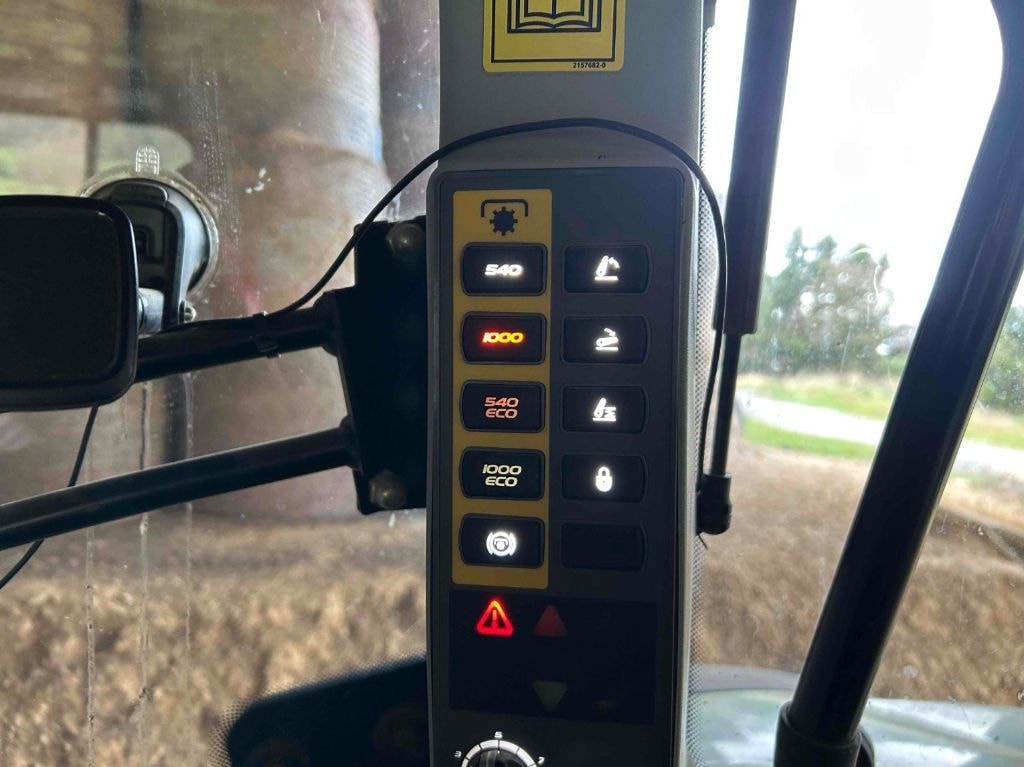 Tracteur CLAAS AXION 810 T4F CIS - photo slide 18