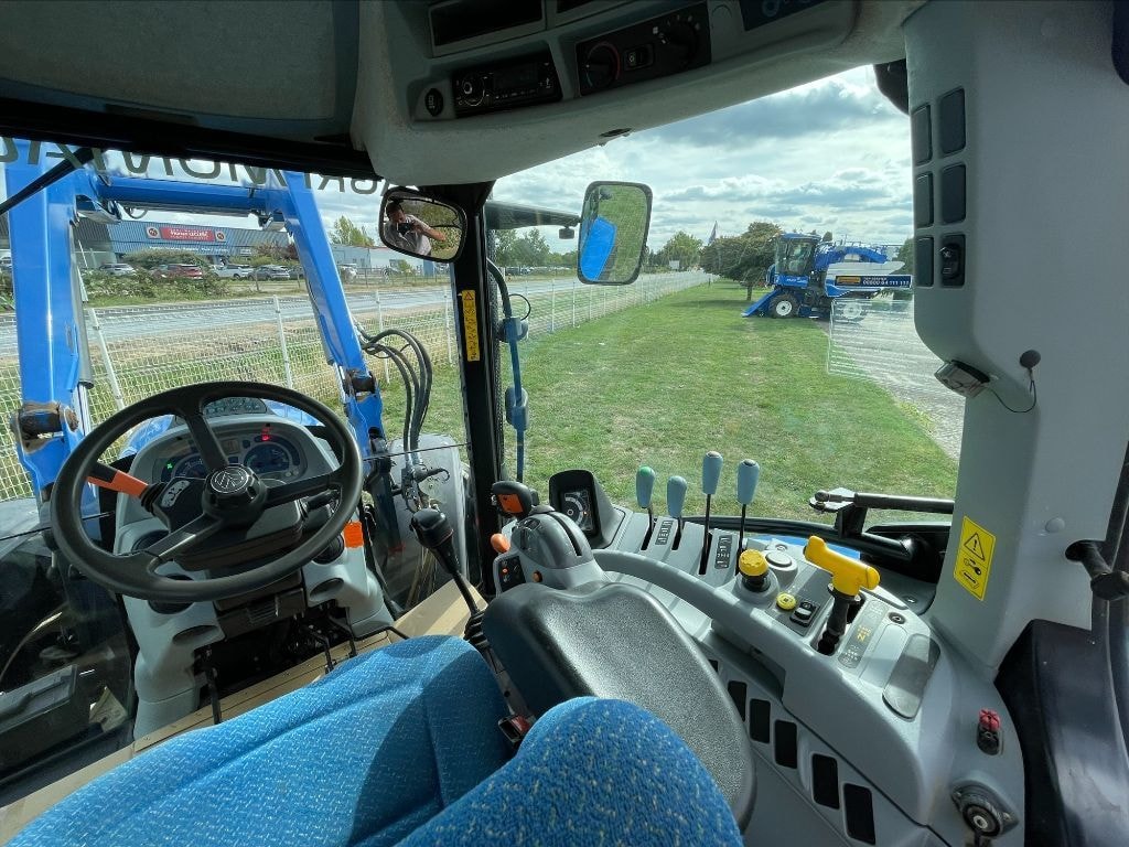 Tracteur chargeur NEW HOLLAND T6.155 - photo slide 4