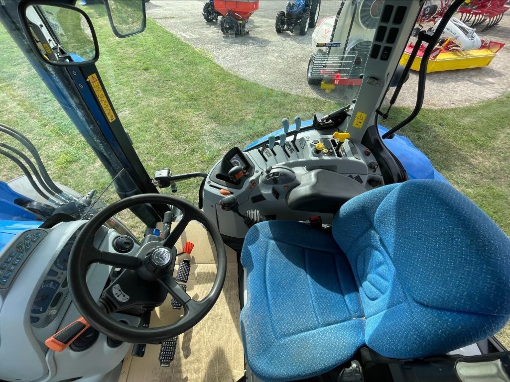 Tracteur chargeur NEW HOLLAND T6.155 - photo slide 9