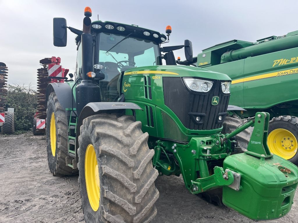 Tracteur JOHN DEERE 6250R - photo slide 11