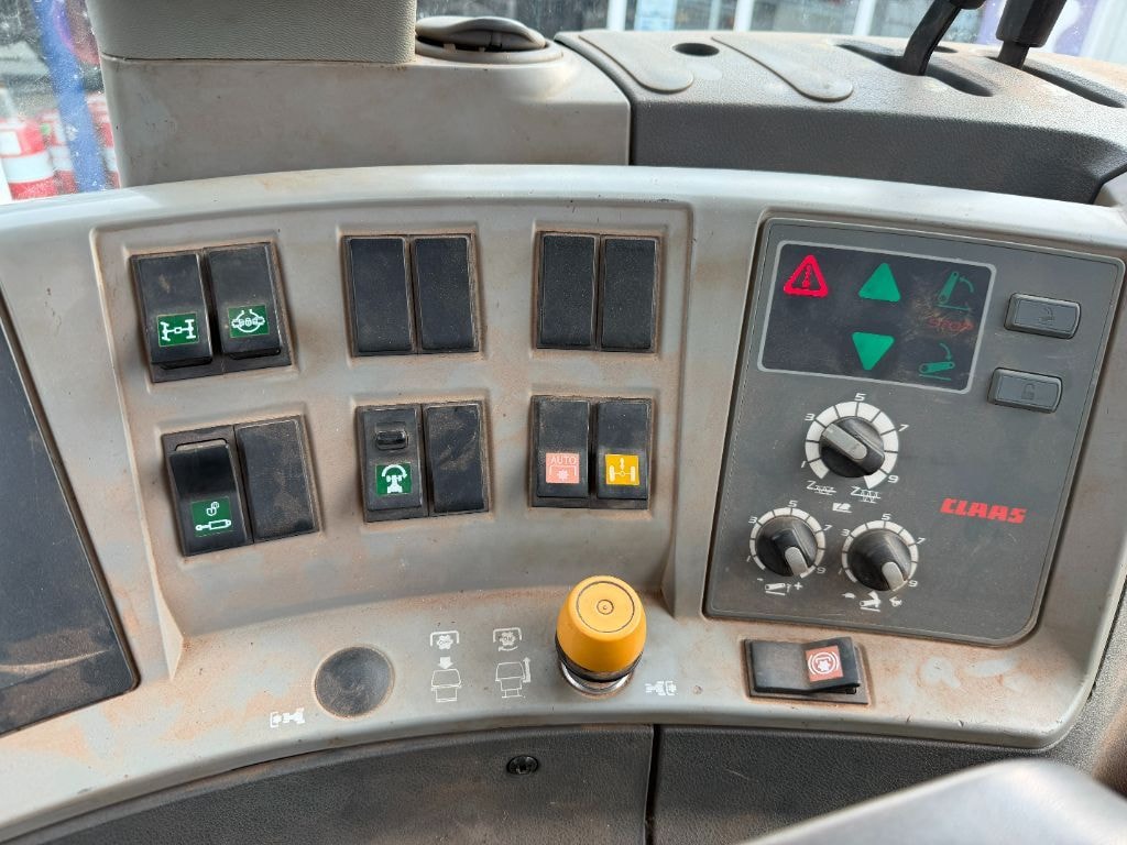 Tracteur CLAAS AXION 810 - photo slide 18