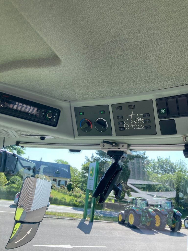 Tracteur CLAAS AXION 810 - photo slide 13
