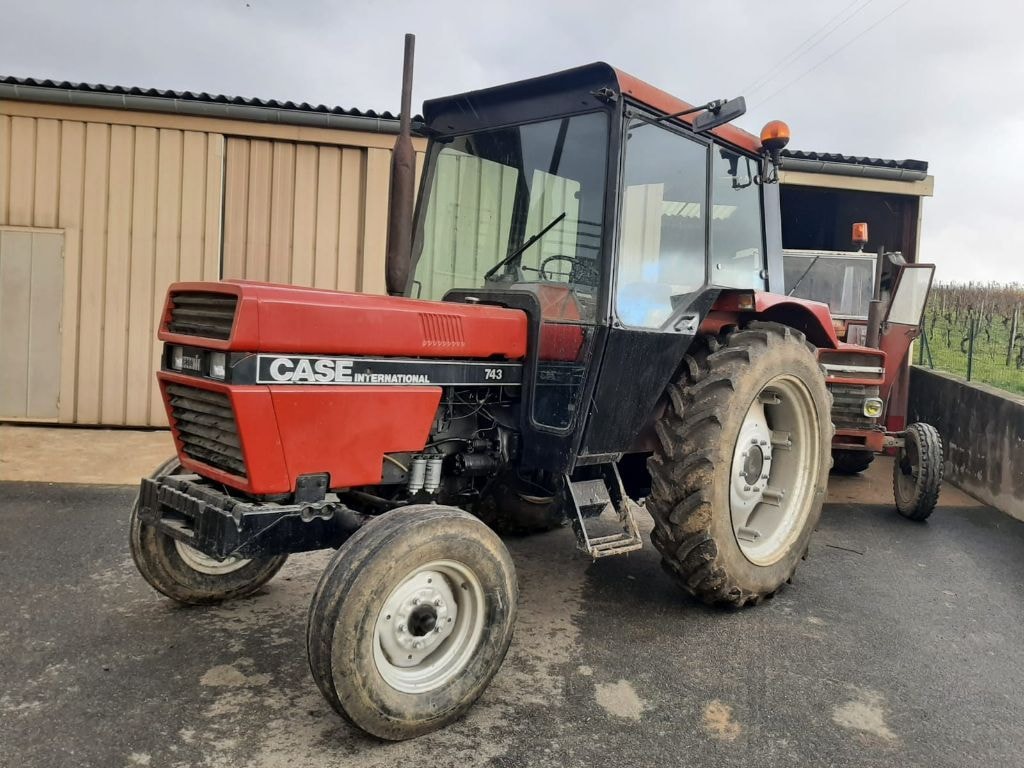 Tracteur CASE IH 743 - photo slide 2