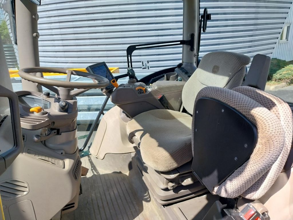 Tracteur chargeur JOHN DEERE 6135R - photo slide 5