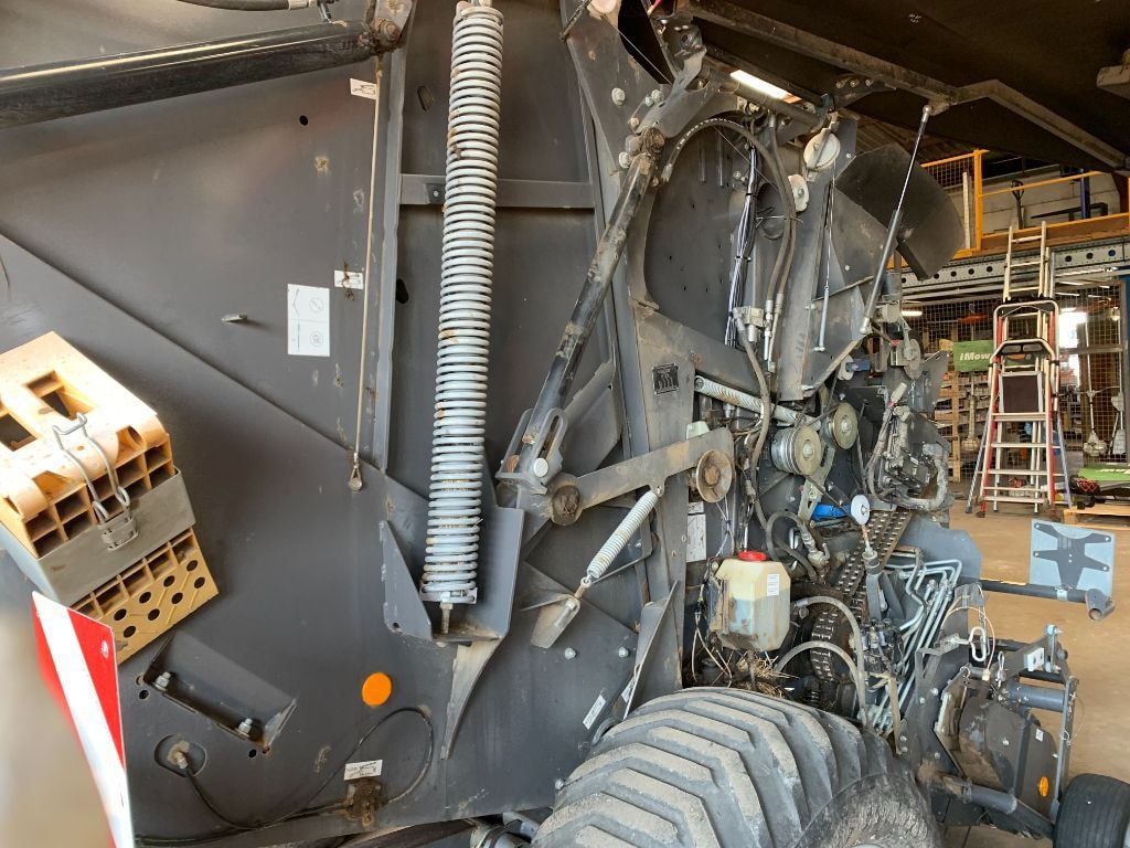 Presse balles rondes MASSEY FERGUSON 4180 X TRA - photo slide 15