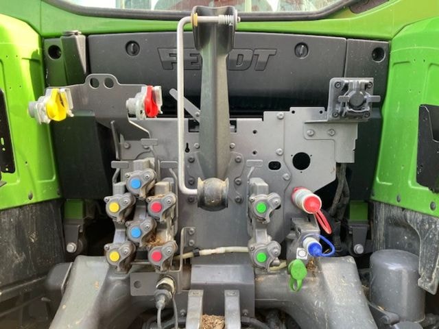 Tracteur FENDT 724 VARIO PROFI + - photo slide 9