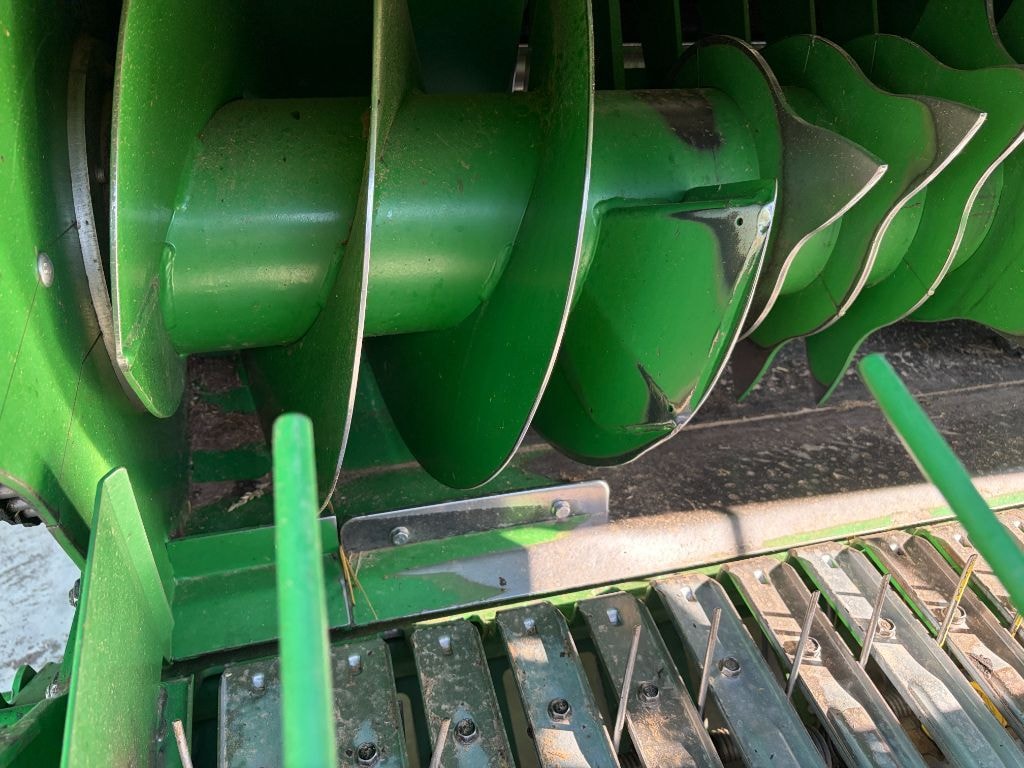 Presse balles rondes JOHN DEERE V461m - photo slide 9