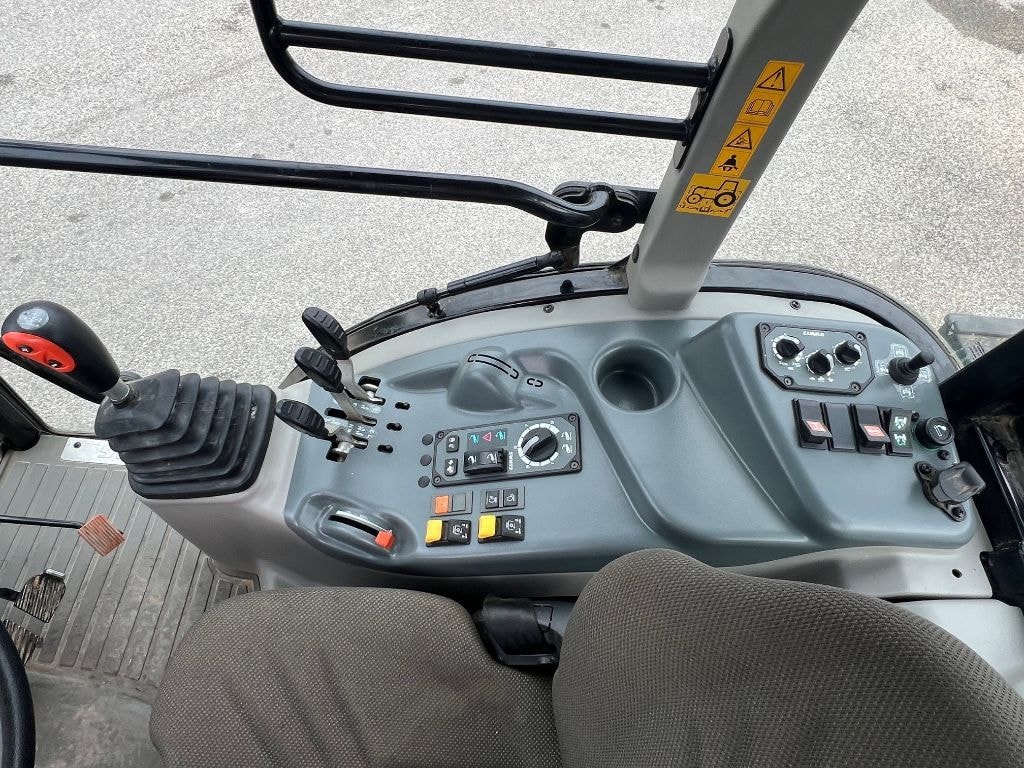 Tracteur CLAAS Nexos 240 m - photo slide 13