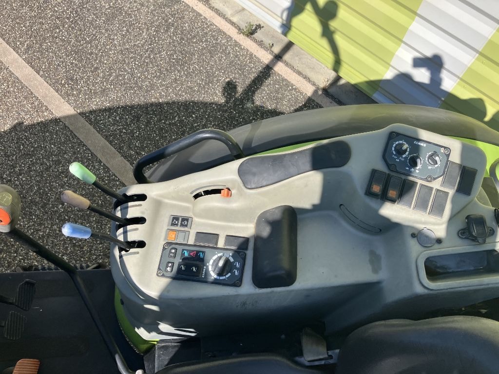 Tracteur fruitier CLAAS NEXOS 230 F - photo slide 8