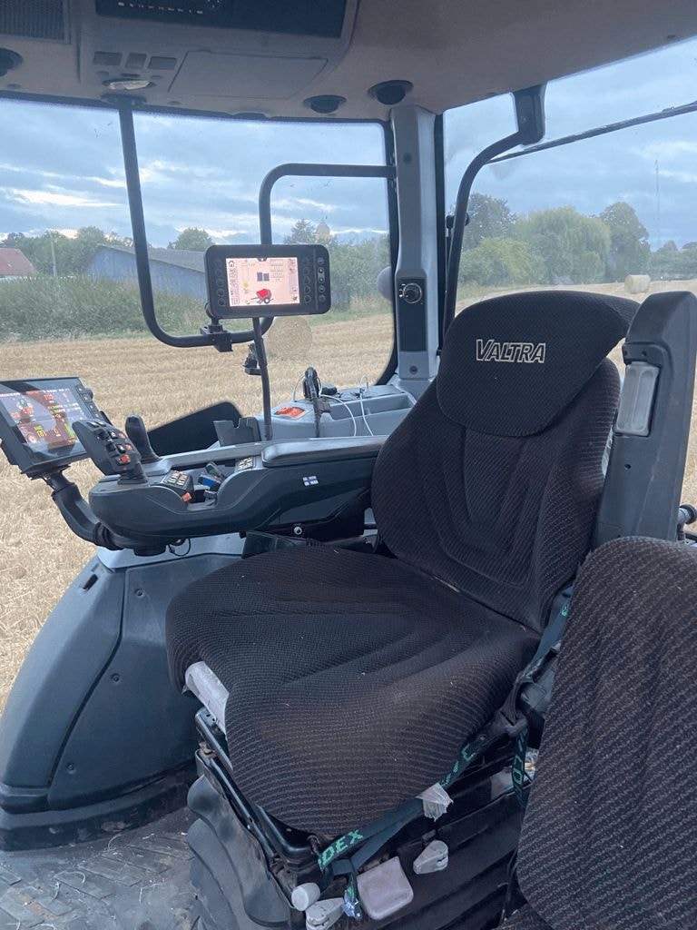 Tracteur VALTRA T255 - photo slide 6