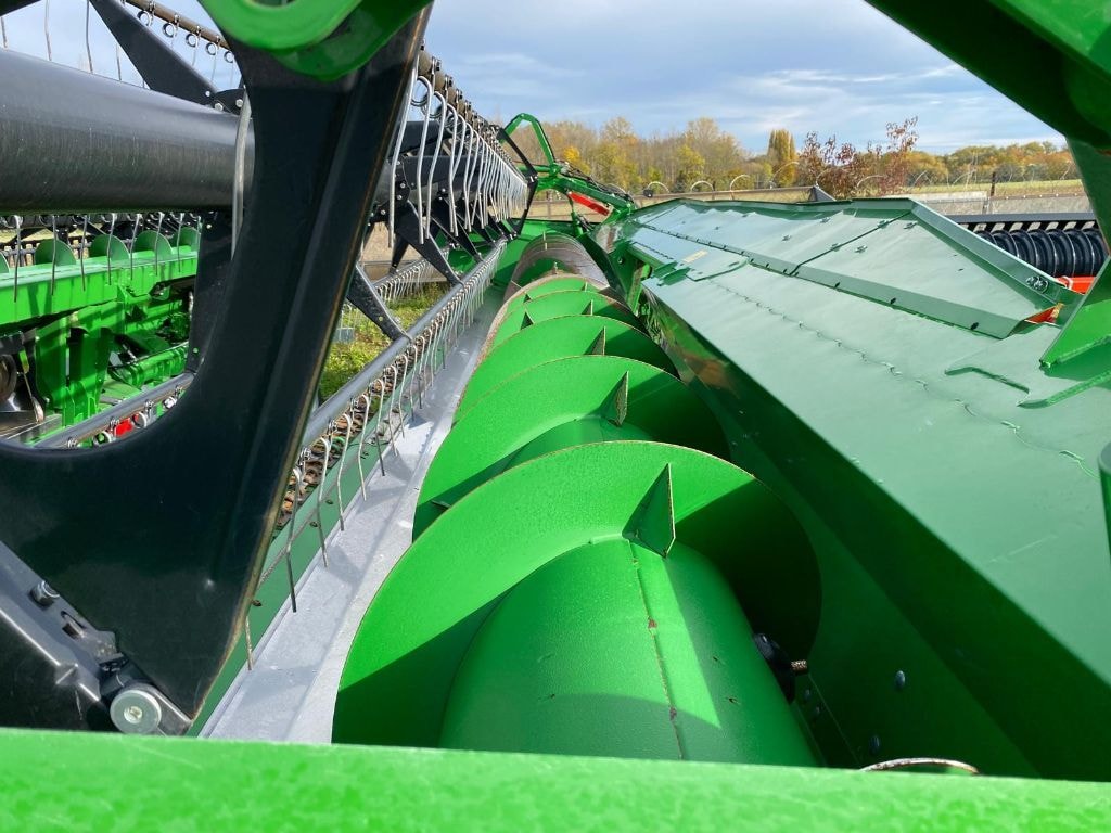 Moissonneuse JOHN DEERE T 560 HM - photo slide 16