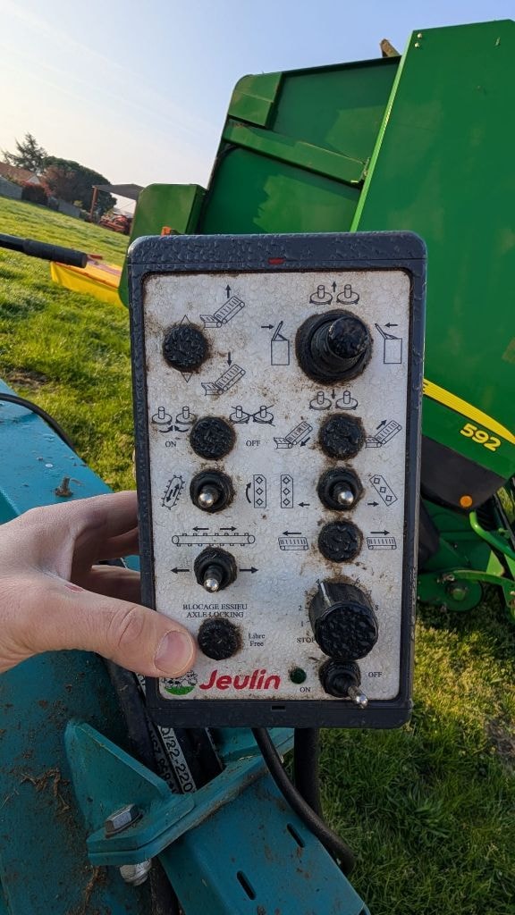 Autochargeuse JEULIN Pales 200 - photo slide 30