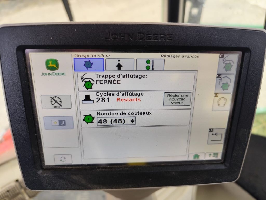 Ensileuse JOHN DEERE 8400i - photo slide 11