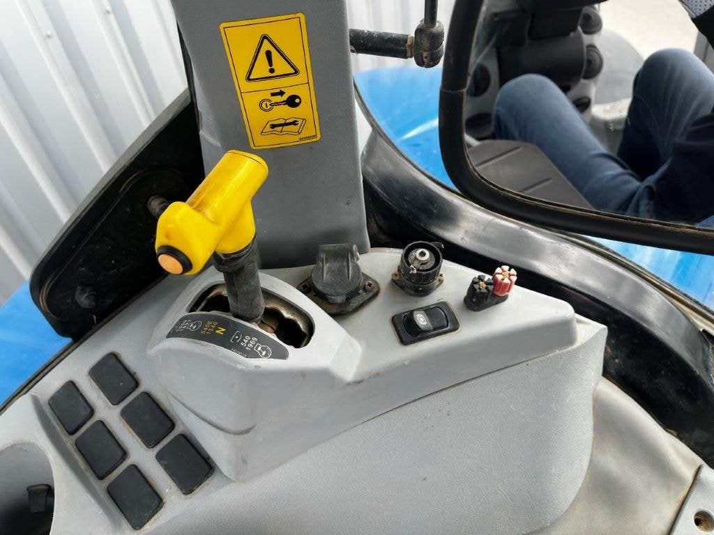 Tracteur NEW HOLLAND T7.210 AC - photo slide 11