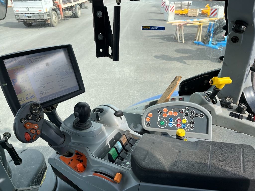 Tracteur NEW HOLLAND T7.225 - photo slide 15