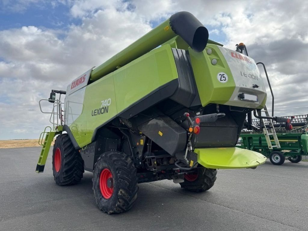 Moissonneuse CLAAS LEXION 740 - photo slide 7