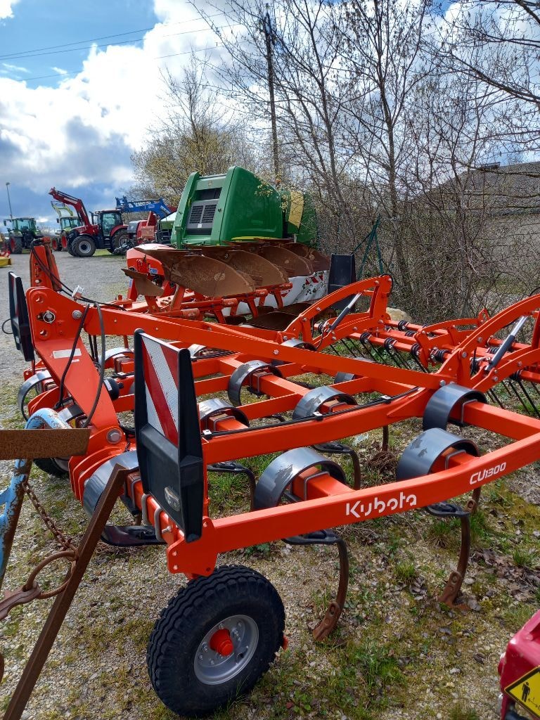 Dechaumeur KUBOTA CU 1300 - photo slide 2