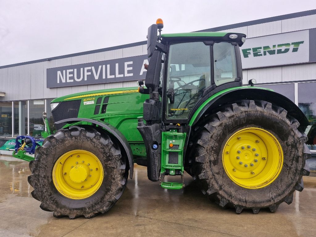 Tracteur JOHN DEERE 6250R - photo slide 2