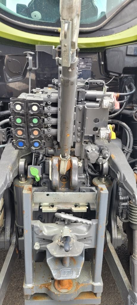 Tracteur VALTRA N135 A - photo slide 9