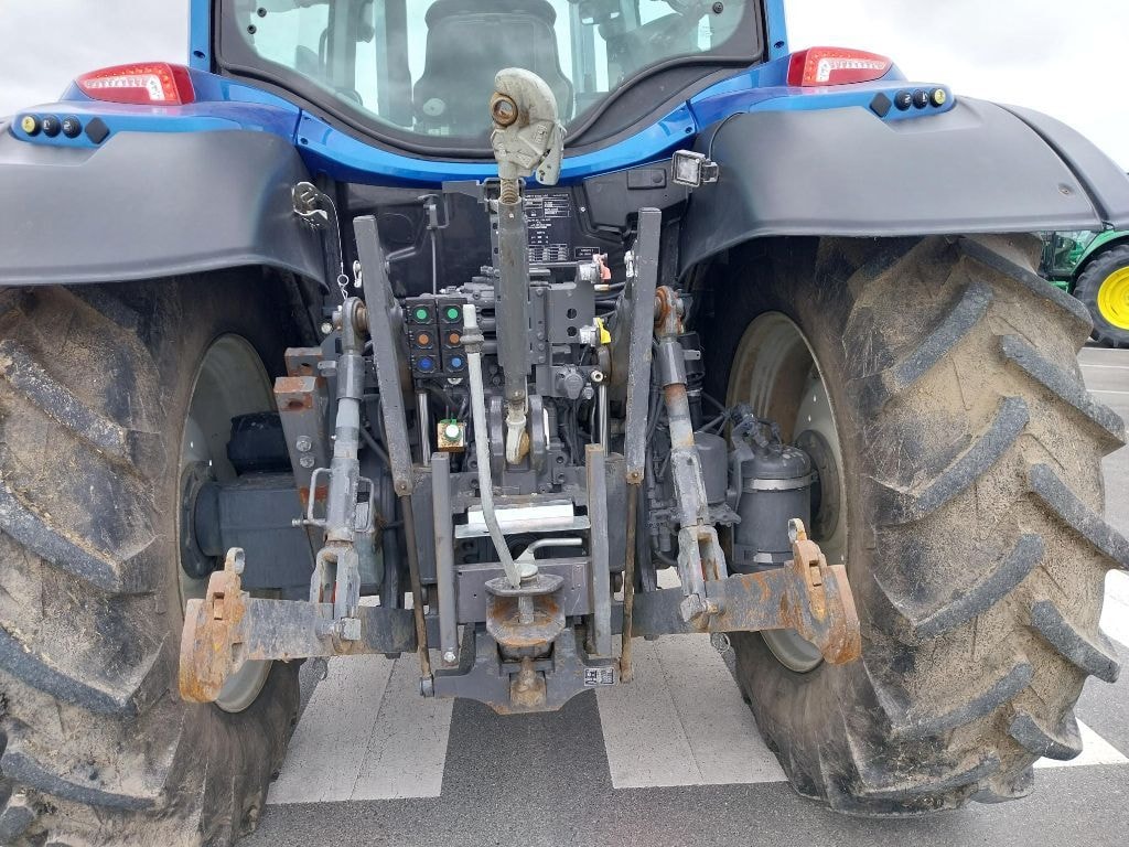 Tracteur chargeur VALTRA N 135 - photo slide 13