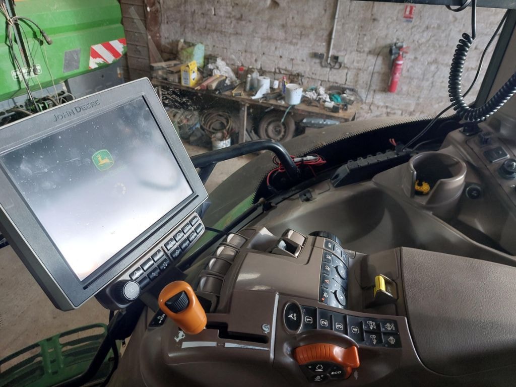 Tracteur JOHN DEERE 6215R - photo slide 15
