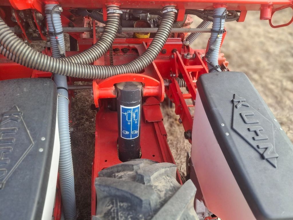 Semoir monograine KUHN PLANTER 3 MARG TR 5M00 - photo slide 10