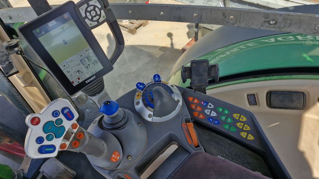 Tracteur FENDT 718 VARIO POWER + - photo slide 19