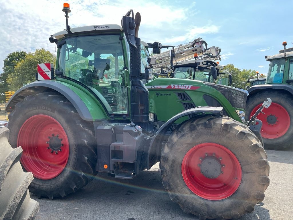 Tracteur FENDT 724 POWER + - photo slide 4