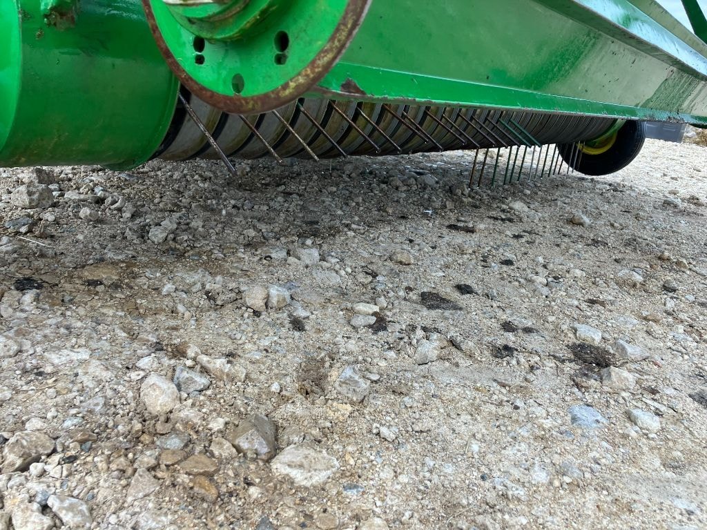 Presse balles rondes JOHN DEERE 864 MAXICUT - photo slide 13