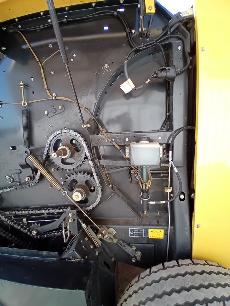 Presse balles rondes NEW HOLLAND BR 6090 - photo slide 8