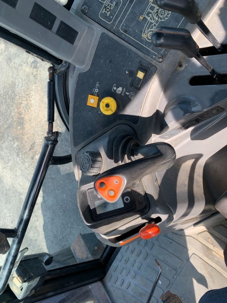 Tracteur NEW HOLLAND 8260 - photo slide 27