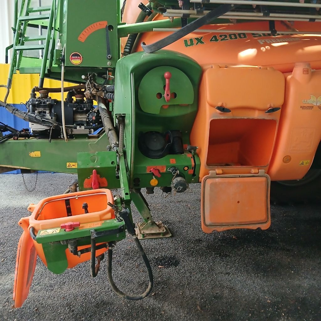 Pulverisateur AMAZONE UX 4200 - photo slide 10