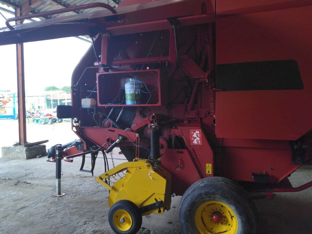Presse balles rondes NEW HOLLAND BR 750 - photo slide 15