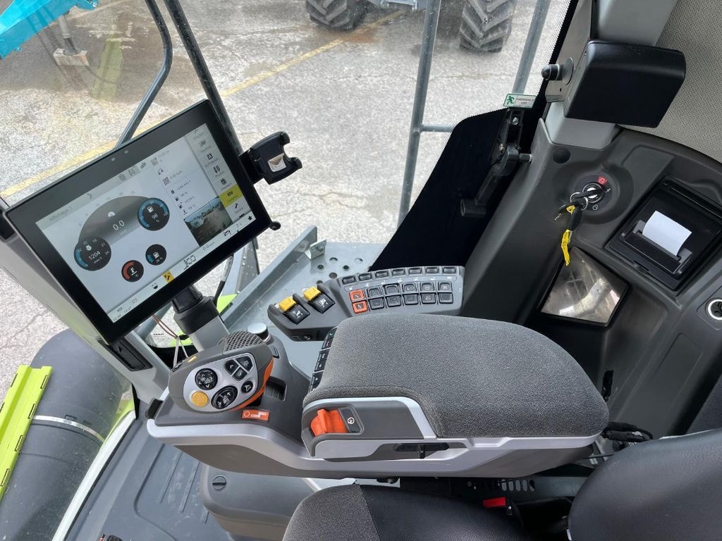 Moissonneuse CLAAS Lexion 8700 TT - photo slide 15