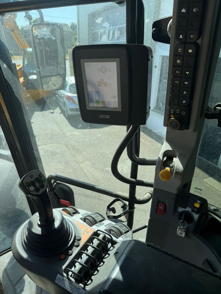 Tracteur JCB FASTRAC 4220 - photo slide 9