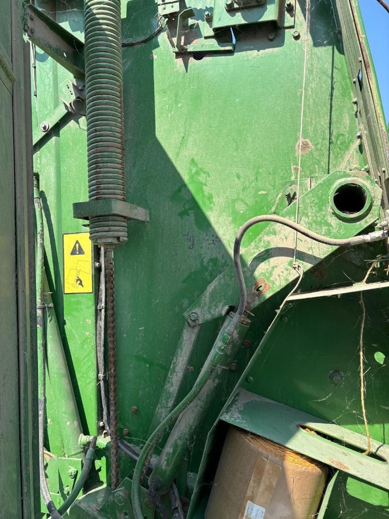 Presse balles rondes JOHN DEERE 550 - photo slide 24
