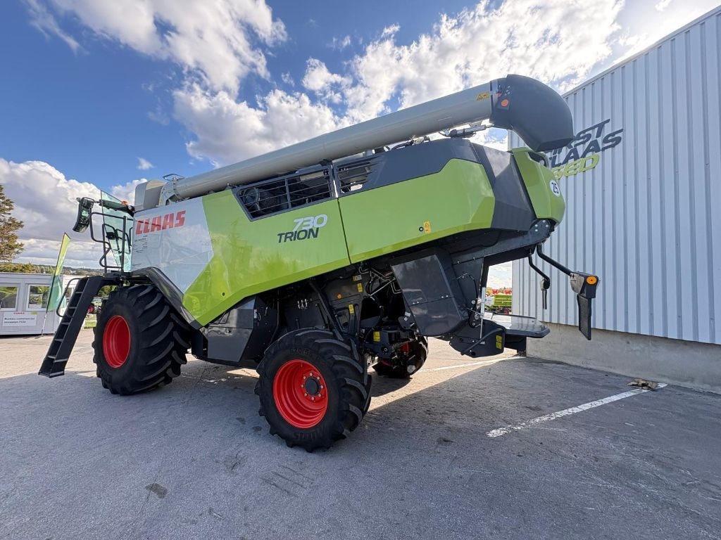 Moissonneuse CLAAS TRION 730 - photo slide 5