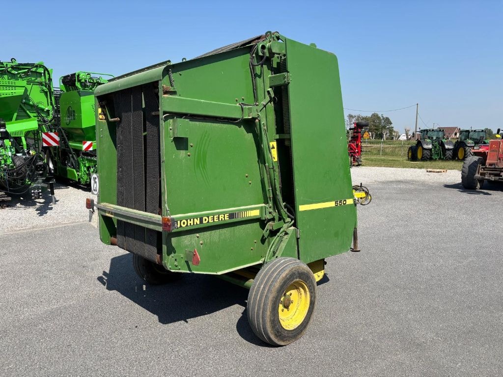Presse balles rondes JOHN DEERE 550 - photo slide 3